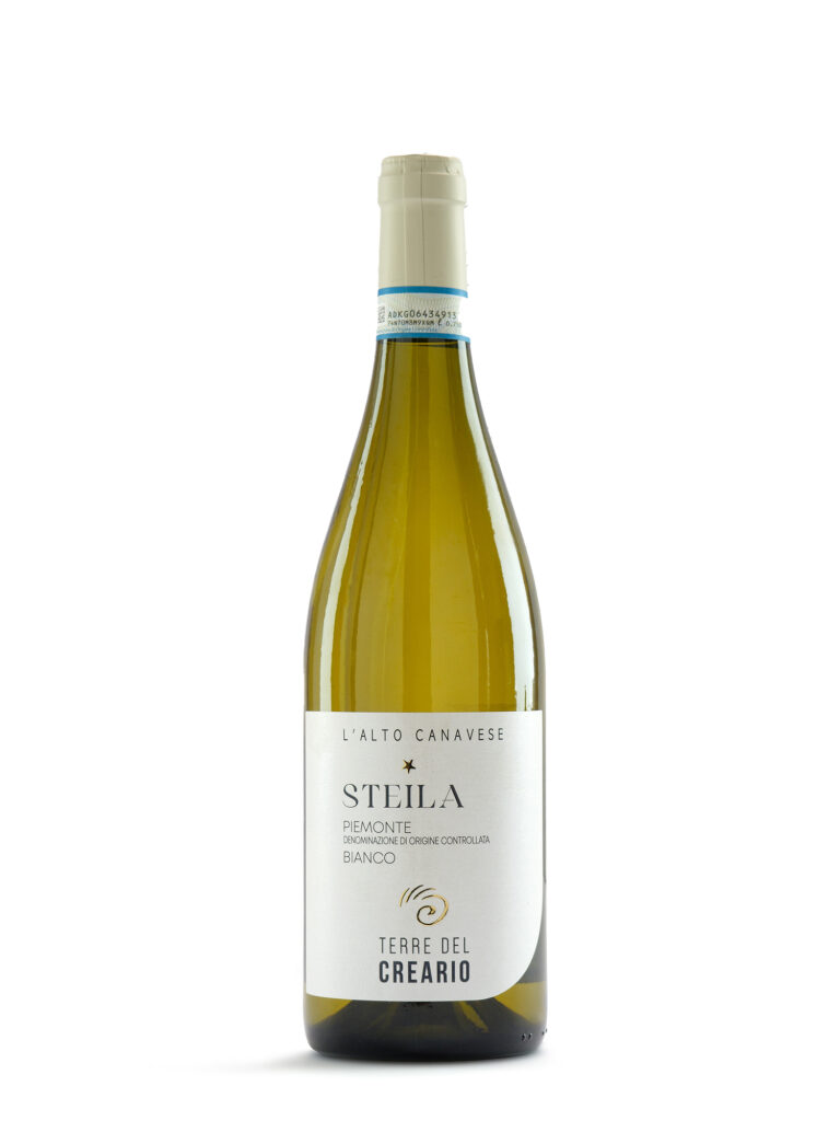 Rappresenta la ricerca e innovazione varietale dei nostri vini bianchi. Da uve Erbaluce (dal sapore sapido e vibrante freschezza), Voignier (con intensi profumi e piacevole aromaticità) e Chardonnay (che dona personalità e carattere) consente di presentarsi con una piacevole scorrevolezza e con complessità di profumi e sapor
